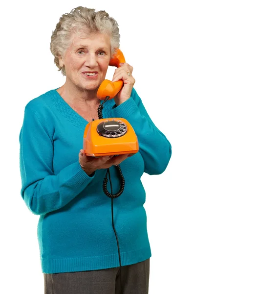 Зрелая женщина, разговаривает по телефону — стоковое фото