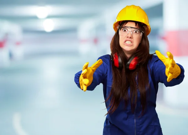 Portret van een gefrustreerd vrouwelijke werknemer — Stockfoto