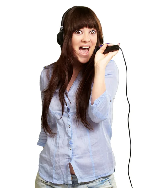 Mädchen mit Headset singt am Mikrofon — Stockfoto