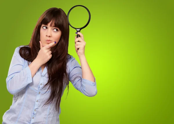 Portrait Of A Girl Holding A Magnifying Glass And Thinking — Stock Photo, Image