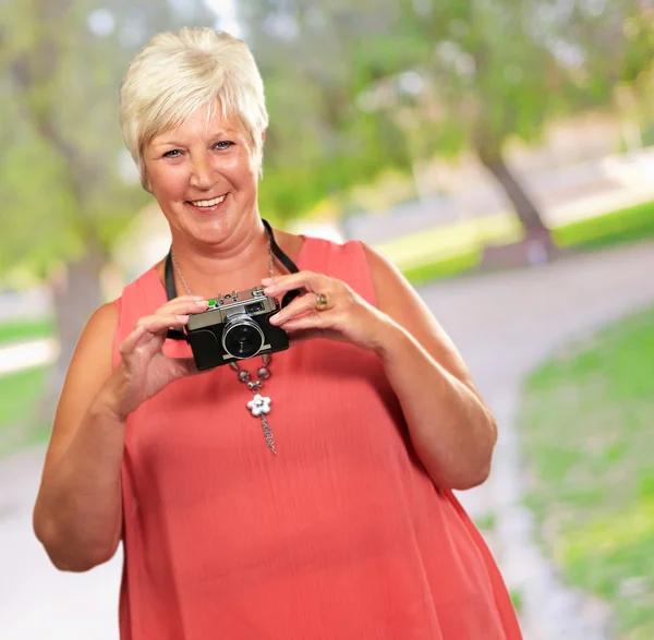 Senior Woman Holding Camera — Stock Photo, Image