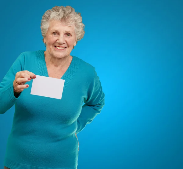 Portrait Of A Woman Holding Blank Paper — Stock Photo, Image