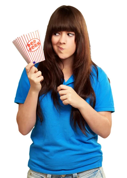 Lány gazdaság üres popcorn csomag — Stock Fotó