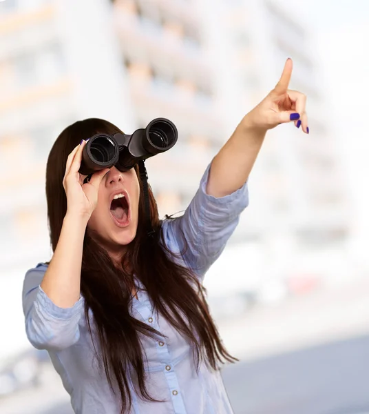 Portrait Of A Young Woman Looking Through Binoculars — Stock Photo, Image