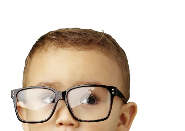 Portret de copil purtând ochelari pe un fundal alb — Fotografie, imagine de stoc