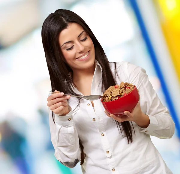 Portrait of healthy young woman eating cereals indoor — Stock Photo, Image