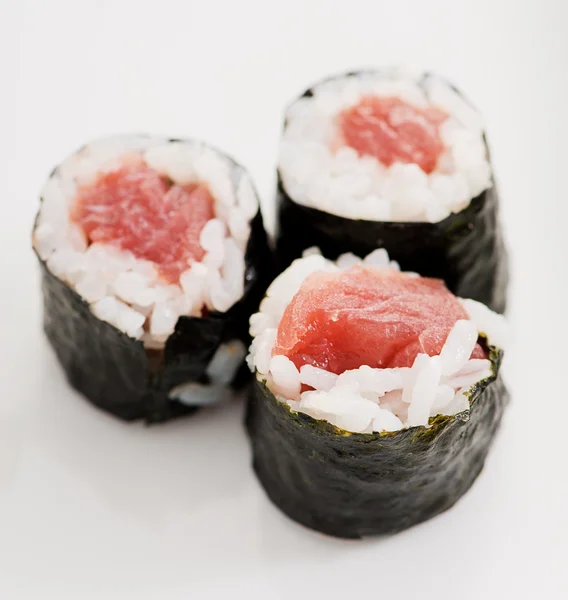Trzy świeże sushi rolki — Zdjęcie stockowe
