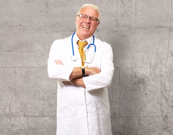 Retrato de un médico de edad avanzada — Foto de Stock