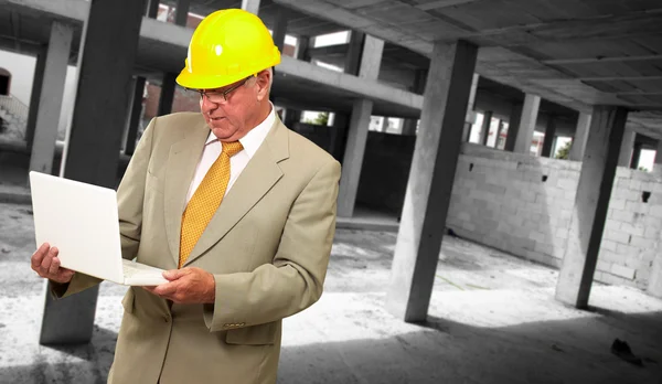 Portrait Of A Male Contractor Using Laptop — Stock Photo, Image