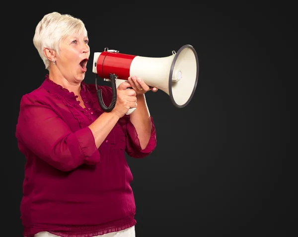Portret van een senior vrouw met megafoon — Stockfoto