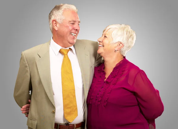 Retrato de um feliz casal de idosos — Fotografia de Stock