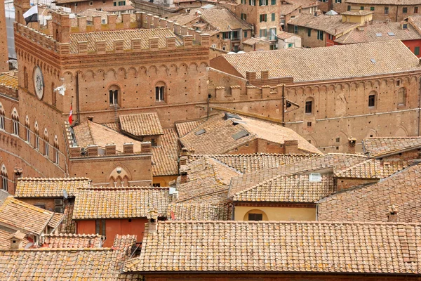 Siena telhados do centro da cidade — Fotografia de Stock
