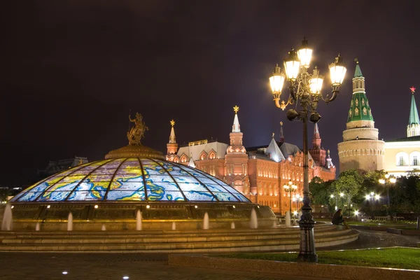 Cam kubbe ve kremlin Duvarı'nın görünümü — Stok fotoğraf