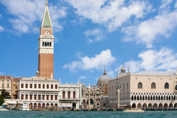 Venice lagoon Dodge's Palace and San Marco Square — Stock Photo, Image