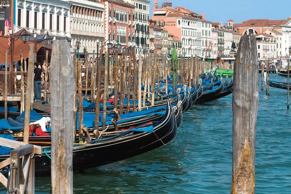 Venetianska gondoler — Stockfoto