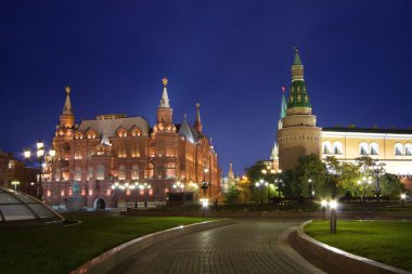 Moskova, kremlin duvarı ve gece Tarihi Müzesi