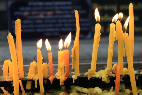 Свічки на поклоніння — стокове фото