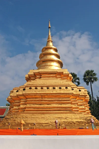 Goldene Stupa — Stockfoto