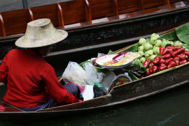 Tayland 'da yüzen pazar