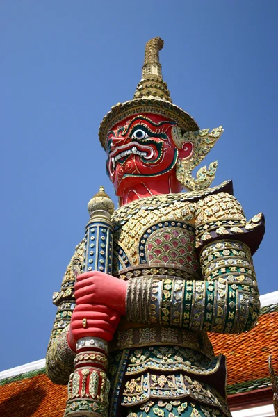Obří socha v luxusním paláci, bangkok — Stock fotografie