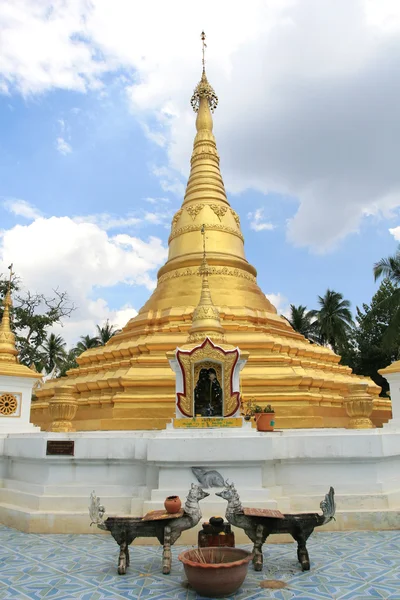 Золота пагода — стокове фото