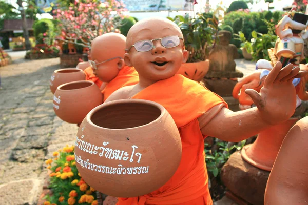 Buddistiska statyer leende — Stockfoto