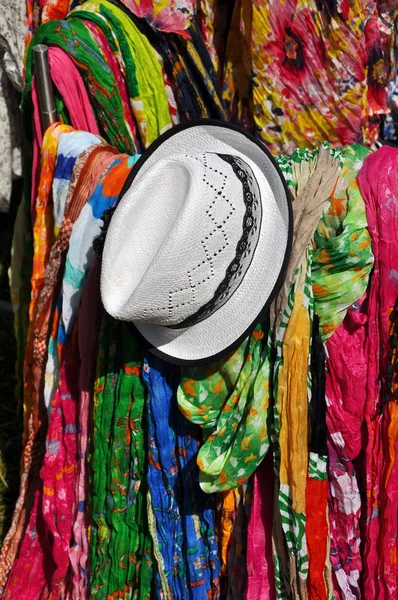 Cachecóis e chapéu — Fotografia de Stock