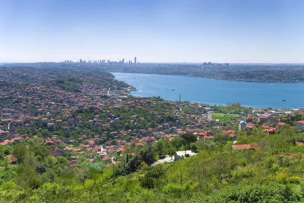 查看中 ihills 在伊斯坦布尔博斯普鲁斯海峡和 beykoz — 图库照片