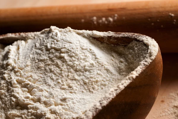 Wooden pin and flour — Stock Photo, Image