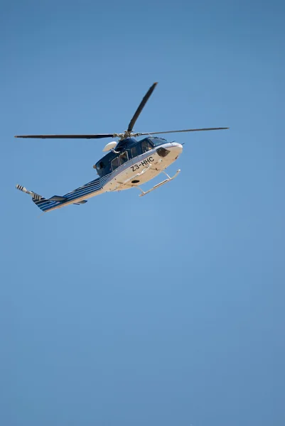 Havada helikopter — Stok fotoğraf