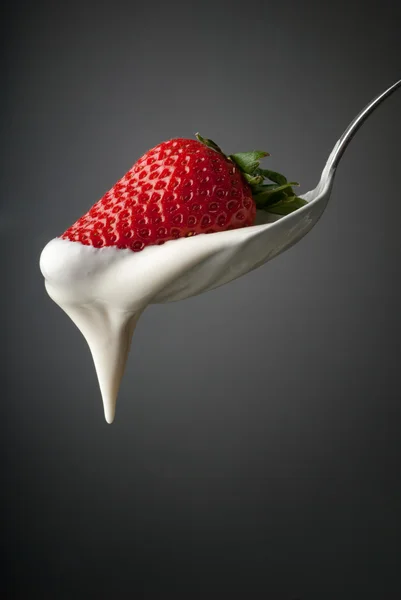 Φράουλα και κρέμα γάλακτος — Φωτογραφία Αρχείου