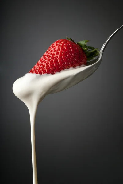 Dripping cream — Stock Photo, Image