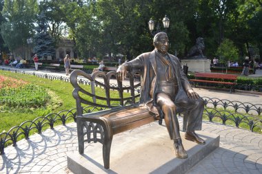 Monument to Utesov on Deribasovskaya Street in Odessa clipart