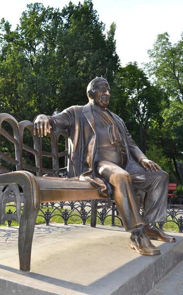 Памятник Утесову на Дерибасовской улице в Одессе — стоковое фото