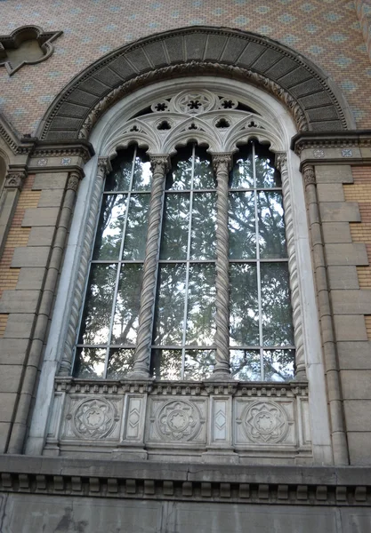 Окно Одесской государственной филармонии . — стоковое фото