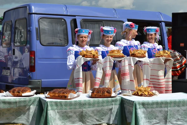 Zazhinki - la fête biélorusse du début de la récolte . — Photo