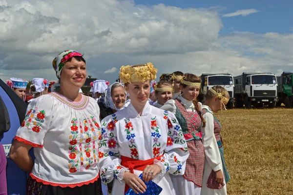 Zazhinki - as férias de Belarusian do começo de uma colheita . — Fotografia de Stock