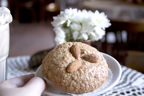 白磁の自家製アーモンド クッキー — ストック写真