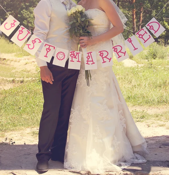 Braut und Bräutigam bei einer Hochzeit — Stockfoto