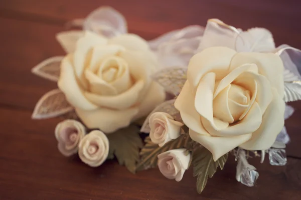 Deux boutonnières de mariage de roses — Photo