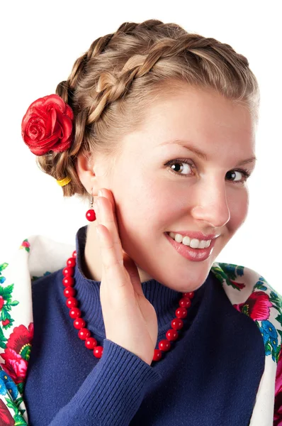 Ung kvinna i ukrainska stil — Stockfoto