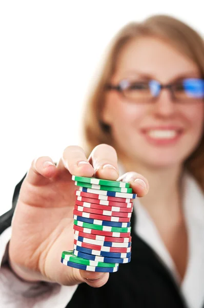 Chica sosteniendo fichas de poker —  Fotos de Stock