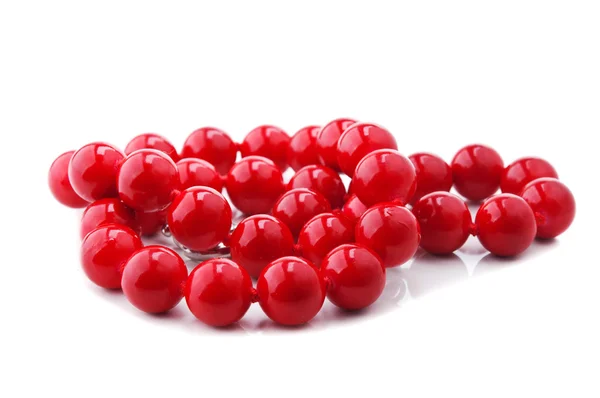 Rote Perlen isoliert — Stockfoto