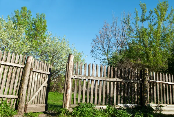 Oude hek op een boerderij — Stockfoto