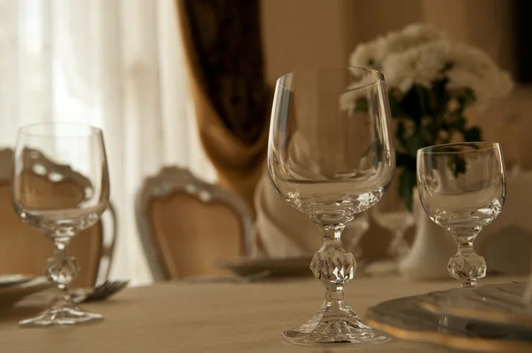 Glas Wein auf dem Tisch — Stockfoto