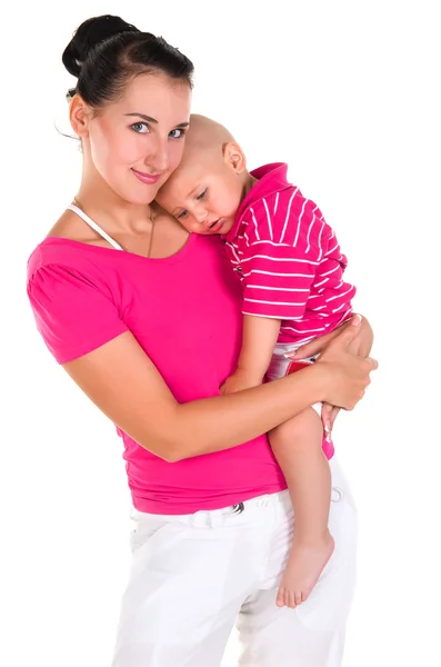 Matka posiada jej syna w ramionach, przytulanie go — Zdjęcie stockowe