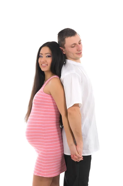 Pareja embarazada caucasoide padre, madre asiática — Foto de Stock