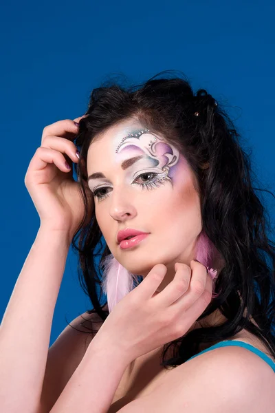 Meisje in het beeld van de nimf met een professionele make-up — Stockfoto