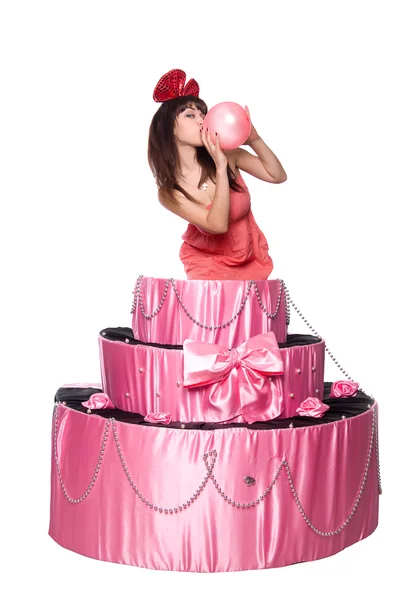 Chica, un regalo sorpresa, salta de la torta de juguete — Foto de Stock