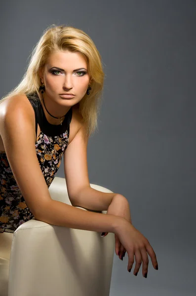 Sensuell blond med professionell makeup — Stockfoto